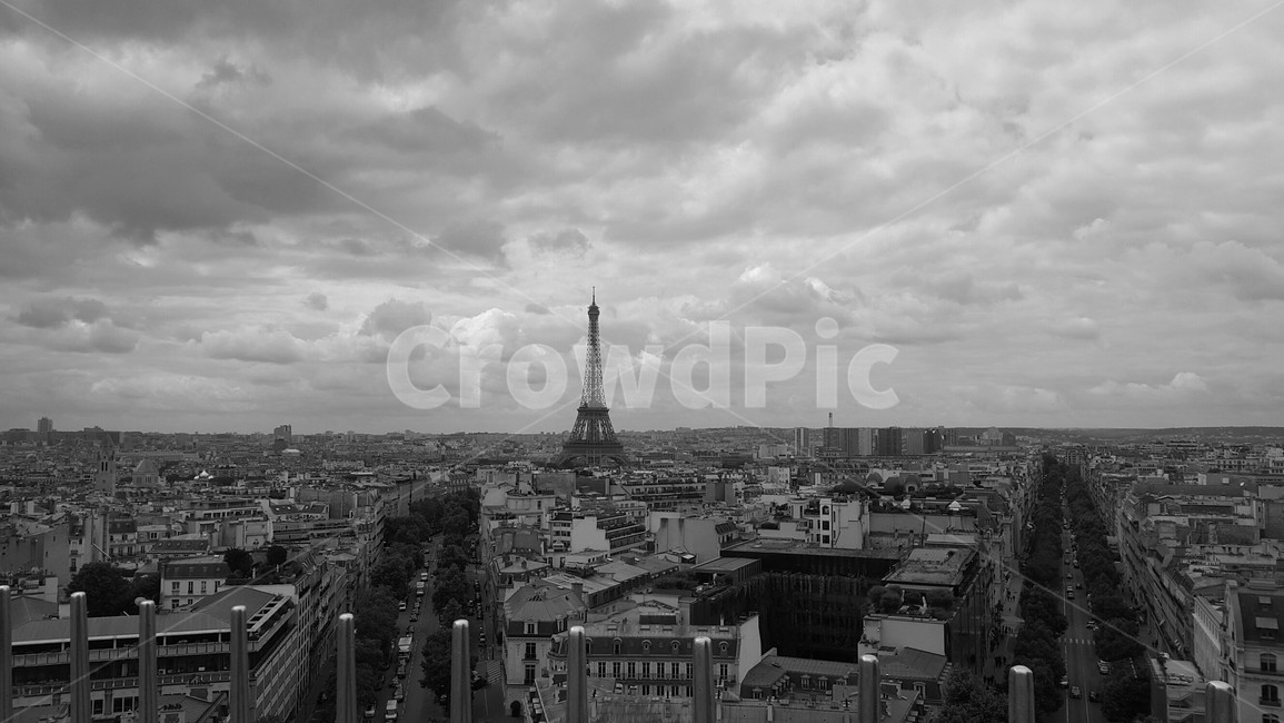 프랑스,파리,도시,수도,하늘,구름,건축물,건물,경치,조감도,풍경,옥외,france,paris,city,capital,sky,cloud,building,architecture,landscape,scenery,aerialview,outdoors,옥상,타워,에펠탑,에펠타워,eiffeltower,tower,rooftop,흑백,우울,gloomy,blackandwhite,melancholy,세계도시풍경,해외도시풍경,외국도시풍경,world cityscape,흑백,모노톤,monochrome,black and white