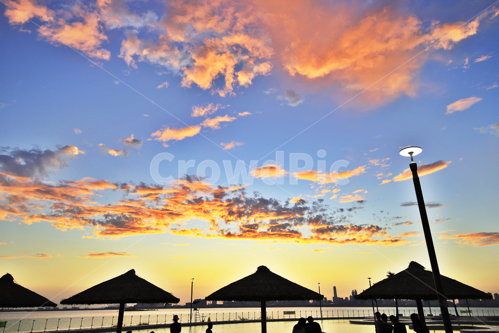 저녁노을,풍경,감성,구름,잿빛하늘,도시,풍경,city,landscape,한국도시풍경,한국도시경관,korea cityscape,사람들,대중,군중,other people,crowd,인물실루엣,사람실루엣,character silhouette,human silhouette,nature,자연,outdoors,옥외,silhouette,실루엣