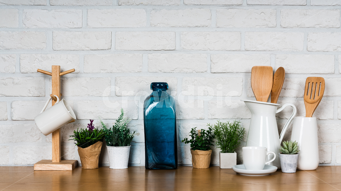 벽돌,패턴,요리기구,주방용품,주걱,숟가락,수저,나무,부엌,주방,요리,주부,선반,화분,식물,녹색,반영,도자기,깔끔한,깨끗한,현대적인,공간,밝은,정리,정돈,꽃,실내,인테리어,배경,커피잔,머그컵,컵건조대,잔받침,주방도구,유리병,사각형,푸른색,파란색,목기,주방,키친,부엌,주방용품,요리도구,kitchen,kitchenware,cookroom,cookingutensil,인테리어,실내디자인,interior design,사물,물건,오브젝트,thing,object,matter