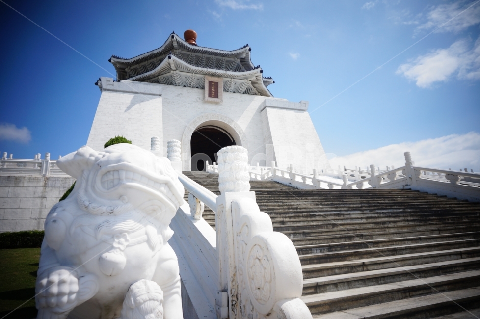 대만,중정기념관,타이페이,건물,하늘,랜드마크,landmark,tourist attraction,해외,외국,세계,foreign,oversea,world,세계랜드마크,해외랜드마크,외국랜드마크,world landmark,world tourist attraction,건축물,건물외관,exterior,building,structure,architecture,construction,banister,난간,handrail