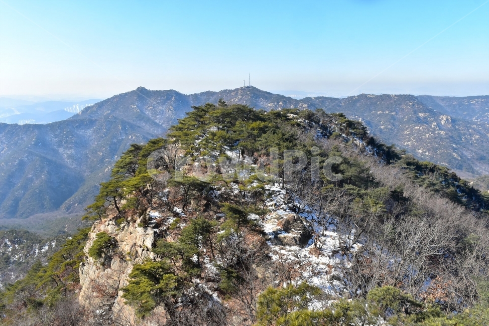 관악산,풍경,겨울,자연,눈,스포츠,등산,산행,nature,snow,겨울풍경,느낌,아름다운,신비로운,경이로운,기암,바위,암봉,암릉,다큐,필,힐링,명산,landscape,winter,season,트레킹,100대명산,인기명산,조망,전망,정부청사,6봉,수목원능선,바윗길,암릉길,명품송,소나무,한국자연풍경,한국자연경관,korea,관양능선,팔봉능선,국기봉,겨울,계절,winter,season,자연,풍경,nature,landscape,한국자연풍경,한국자연경관,korea nature landscape,outdoors,옥외,mountain,산,mountain range,산맥,slope,경사