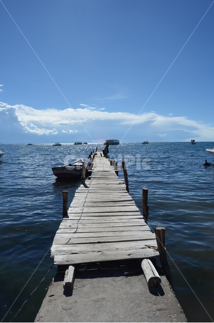 호수,바다,배,파란하늘,나무선착장,기다림,출발점,sea,dock,자연,풍경,nature,landscape,water,물,waterfront,워터 프론트,pier,교각,port,포트