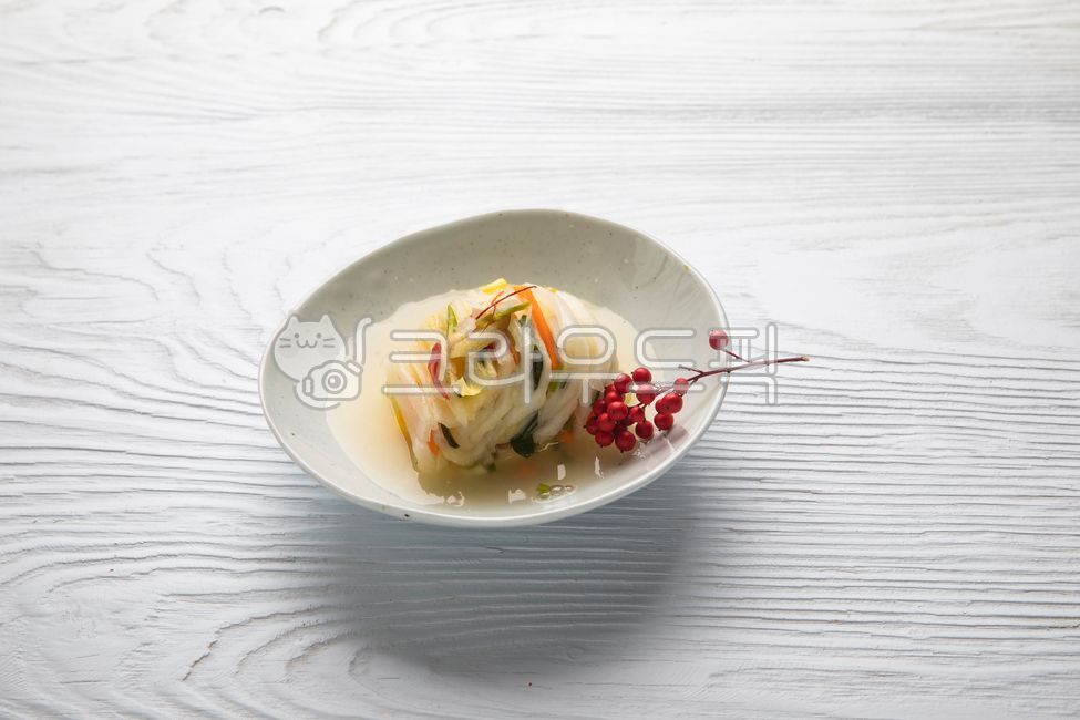 김치,김장,백김치,물김치,배추,음식,요리,반찬,그릇,접시,고명,대추,채소,kimchi,makingkimchi,whitekimchi,waterkimchi,cabbag,napacabbage,foood,sidedish,vegetable,cooking,garnish,배추김치,cabbagekimchi,fall,가을,음식,식재료,요리,food,cook,meal,dishes,food reserves,한식,한국음식,한국요리,korean food,korean dishes,korean meal,korean cook