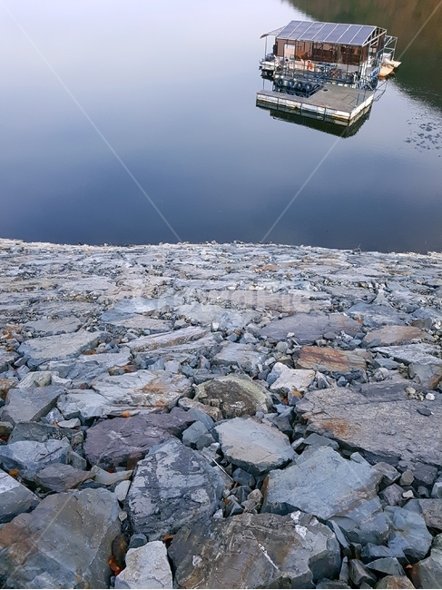 댐,강변,호수,고요,물,수변,자연,푸른,자연,풍경,nature,landscape,vehicle,차량,transportation,교통,watercraft,선박