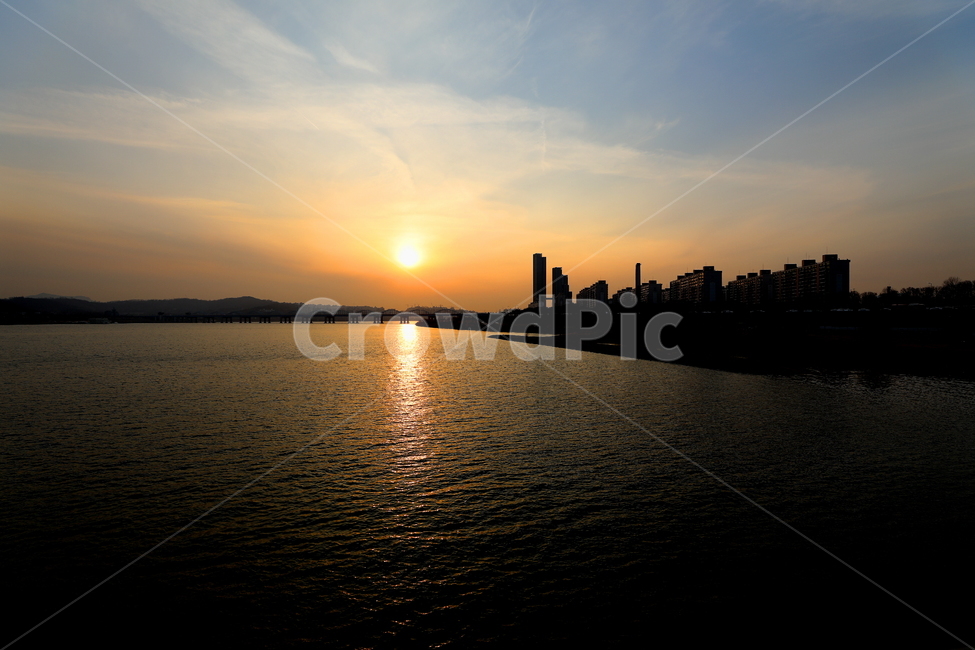 야경,강,석양,노을,풍경,도시,풍경,city,landscape,한국도시풍경,한국도시경관,korea cityscape,실루엣,그림자,silhouette,shadow,nature,자연,outdoors,옥외,dawn,새벽,red sky,붉은 하늘,dusk,황혼,sunset,일몰,sky,하늘,sunlight,햇빛