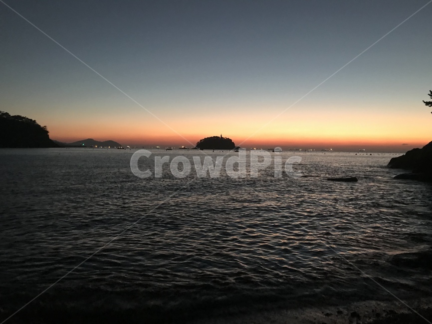 바다,바닷가,새해,새해아침,1월1일,11,anewyear,einneuesjahr,소원,wish,자연,풍경,nature,landscape,outdoors,옥외,sky,하늘,sunset,일몰,dusk,황혼,dawn,새벽,red sky,붉은 하늘
