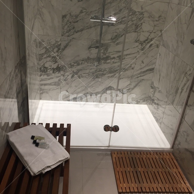 shower room,baths,Paid shower room,shower booth,airport lounge,public shower room,Amenities
