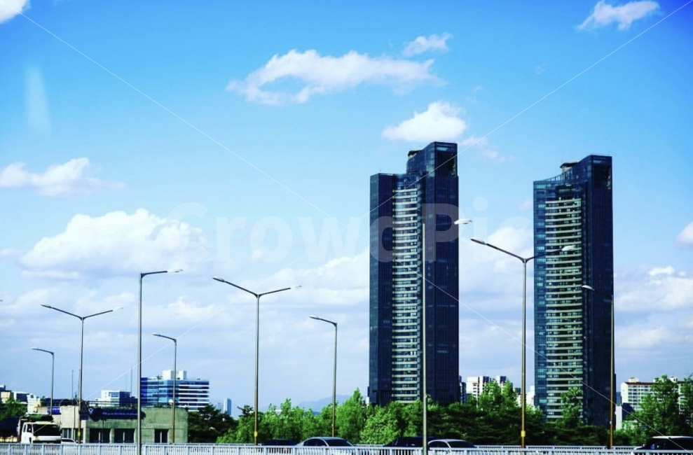 서울,하늘,가로등,고층건물,하행길,도시,풍경,city,landscape,교통,교통수단,traffic,transportation,urban,어반,시티,high rise,고층 건물,building,건물,town,office building,사무실 건물