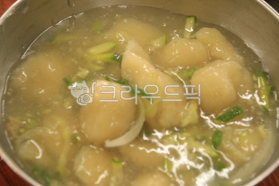 새알심,옹심이,감자수제비,옹시미,강원도요리,요리,강원도음식,음식,한국요리,토속음식,식사,감자,녹말가루,koreanfood,dish,food,meal