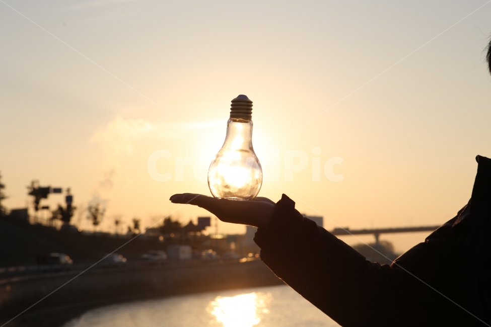전구,새해,해돋이,이른아침,판매,사람,인물,인간,human,person,실루엣,그림자,silhouette,shadow,사물,물건,오브젝트,thing,object,matter,연출,컨셉,콘셉,direction,concept