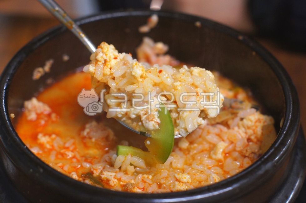 ,soup,koreancuisine,Tofu Stew,softtofustew,spicystew,sundubujjigae