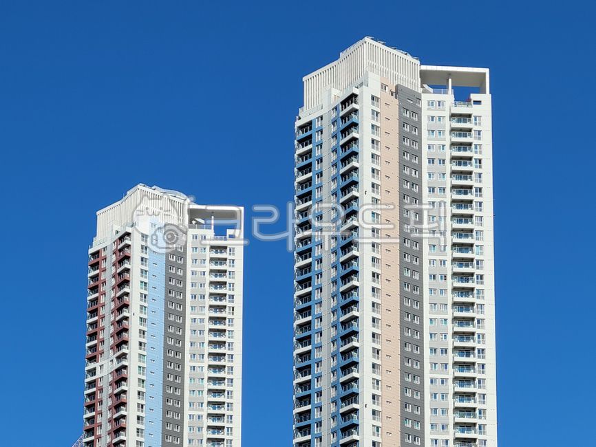 건설,건축,아파트,고층빌딩,고층건물,건물,고층아파트,아파트단지,주택,공동주택,신축아파트,부동산,부동산경기,실물자산,투자금융부동산투자,부동산금융,부동산시장,주택시장,새집,주거,분양,건설업,산업,마천루,콘크리트,타워,구조,외관,건축물,집값,대단지,도시,신도시