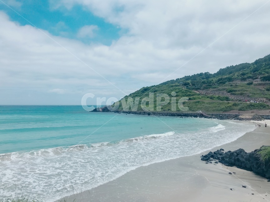 하늘,날씨,계절,제주도,바다,6월,여름,구름,산,모래,파도,맑음,해변,자연,풍경,nature,landscape,제주도,jeju,jeju island,land,땅,outdoors,옥외,water,물,shoreline,해안선,sea,ocean,대양,promontory,곶,coast,연안