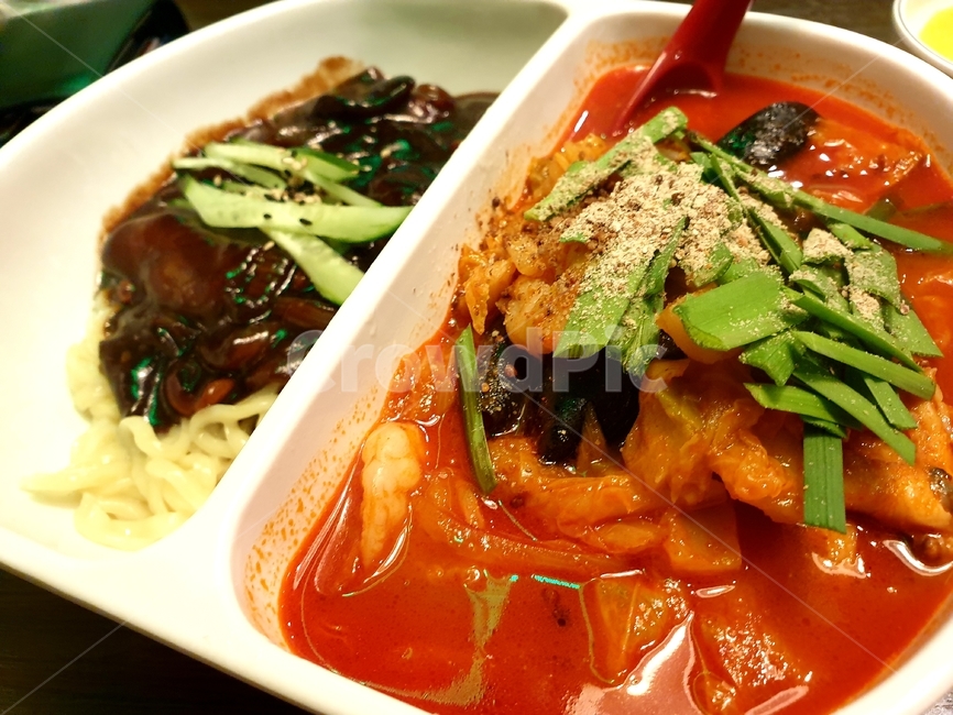 food,음식,meal,식사,dish,요리,bowl,사발,짬뽕,중국요리,짜장면,짬짜면,면요리