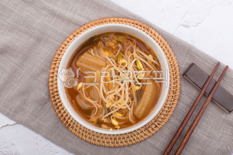 side dish,soup,Bean sprouts,kimchi,Kimchi soup,Kimchi bean sprout soup,kimchi soup,Bean sprout soup,vegetable,Bean sprout kimchi soup