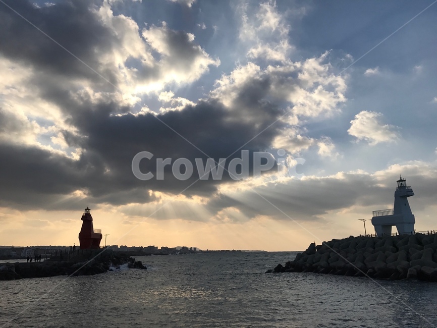 제주도,이호테우해변,이호테우,빛내림,jeju,제주도바다,노을,등대,lighthouse,outdoors,옥외,land,땅,nature,자연,shoreline,해안선,water,물,sea,바다,ocean,대양