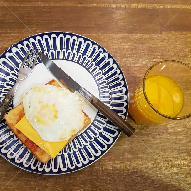 식사,토스트,음료,빵,브런치,밥,서양식,아침,점심,계란,계란프라이,샌드위치,bread,orangejuice,juice,toast,meal,brunch