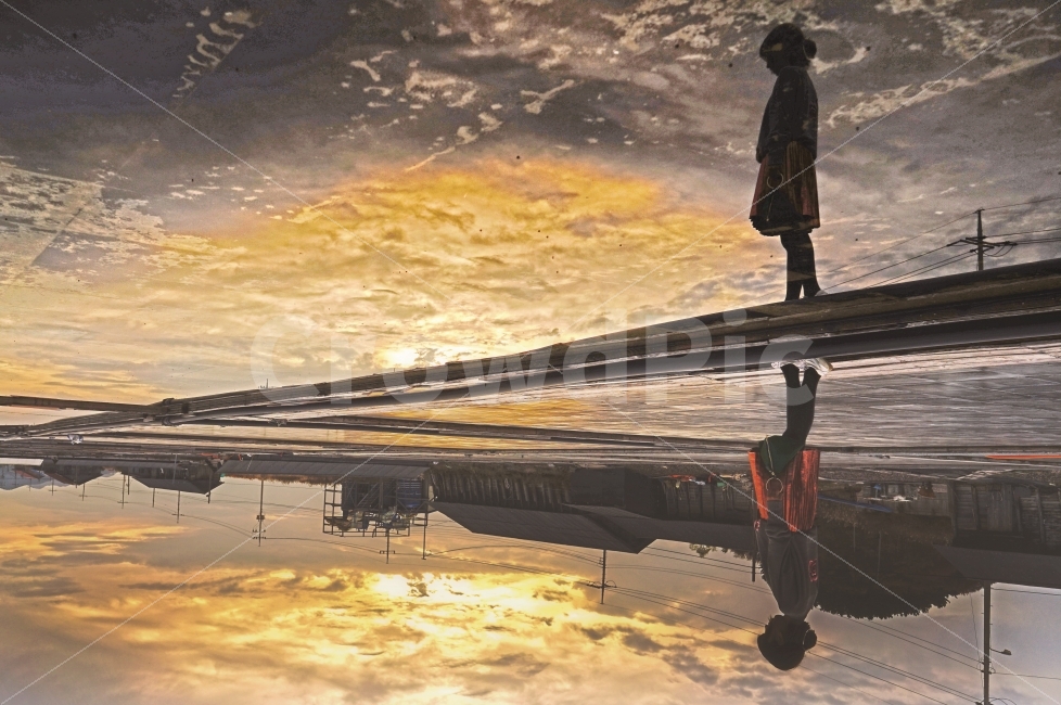 반영,노을,소녀,가을,염전,fall,사람,인물,인간,human,person,여성,여자,woman,female,lady,연출,컨셉,콘셉,direction,concept
