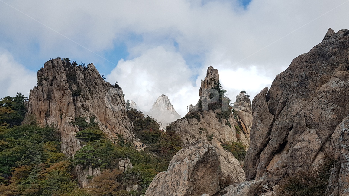 설악산,공룡능선,가을,구름,1275봉,자연,풍경,nature,landscape,한국자연풍경,한국자연경관,korea nature landscape,outdoors,옥외,cliff,낭떠러지,mountain,산