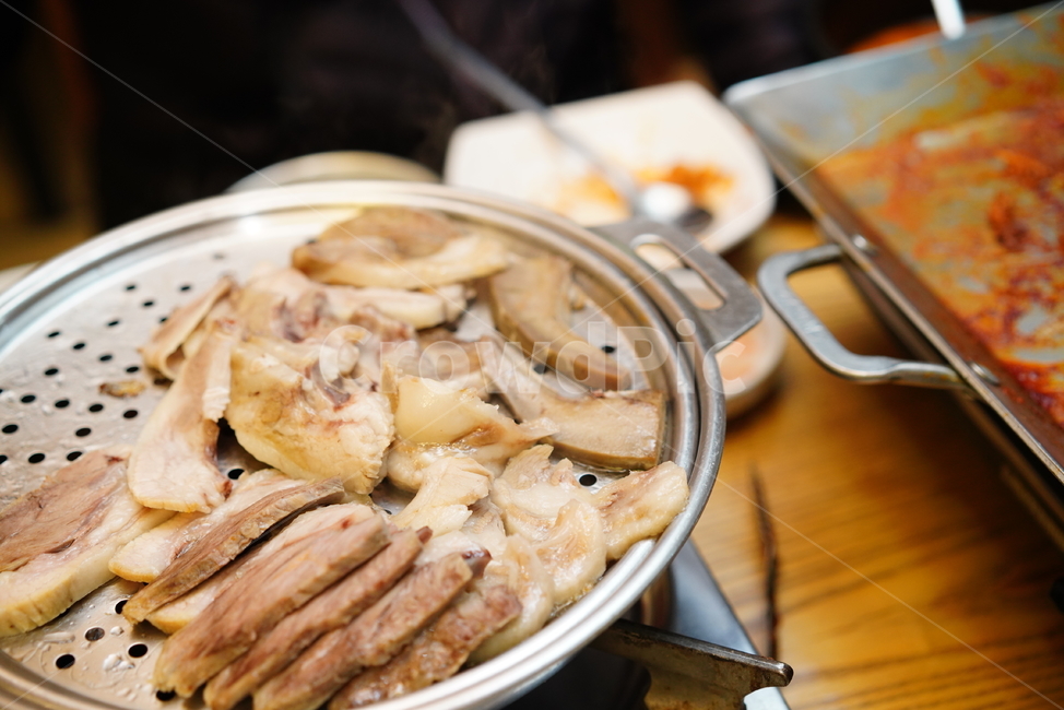 수육,육식,육류,한식,푸드,돼지,냄비,식사,안주,먹방,고기,음식,식재료,요리,food,cook,meal,dishes,food reserves,육류,고기,meat,한식,한국음식,한국요리,korean food,korean dishes,korean meal,korean cook