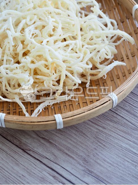 snack,cookingingredients,driedfish,squid stew,sidedish,dried squid,cooking ingredients,food,dried fish,side dish,driedsquid,processedfood,processed food,background,calamari,squid