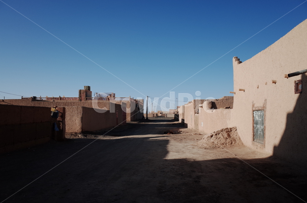 sand dunes,oasis,shadow,nature,dune,saharadesert,red,sand,sunlight,outdoors,light,Town,smalltown,sahara desert,desert