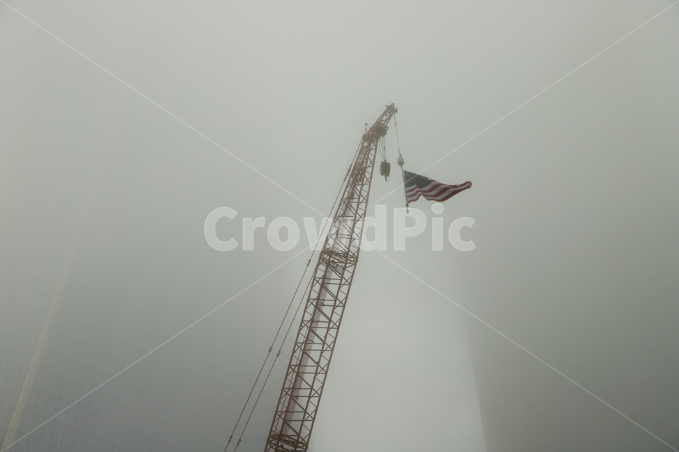 cable,construction,danger,engineering,flag,high,industry,power,sky,steel,tall,tower,usa,wire,크레인,국기,미국,뉴욕,미국국기,건설크레인,constructioncrane