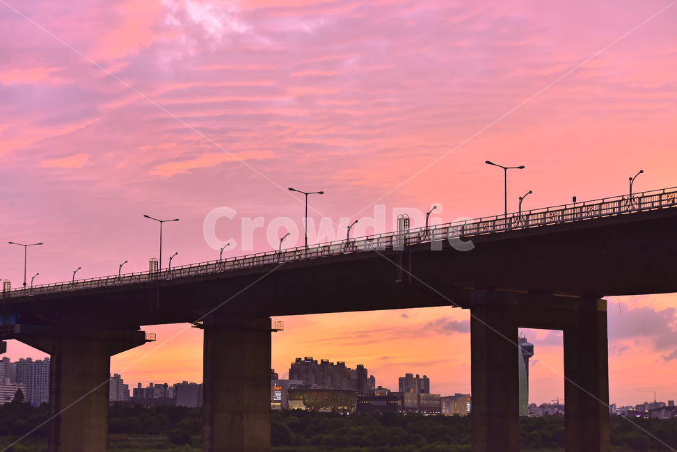 노을,석양,대교,한강,강물,sunset,해질무렵,저녁노을,풍경,bridge,background,배경,바탕,백그라운드,분홍색,핑크색,pink,색감,감성,분위기,feeling,다리,building,건물,water,물,waterfront,워터프론트,건축물,건물외관,exterior,building,structure,architecture,construction