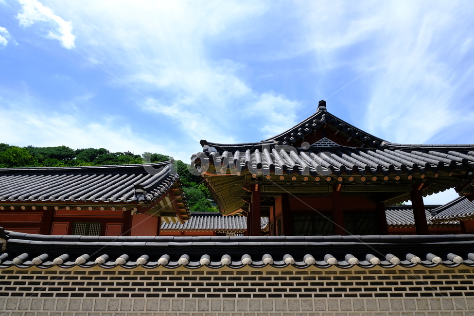한옥,경복궁,전통가옥,건물,한국적,빌딩,기와,기왓장,처마,태극,토속,국내,한국전통,한국문화,korean traditional,korean culture,랜드마크,landmark,tourist attraction,한국랜드마크,한국관광지,한국명소,korea landmark,korea tourist attraction,건축물,건물외관,exterior,building,structure,architecture,construction