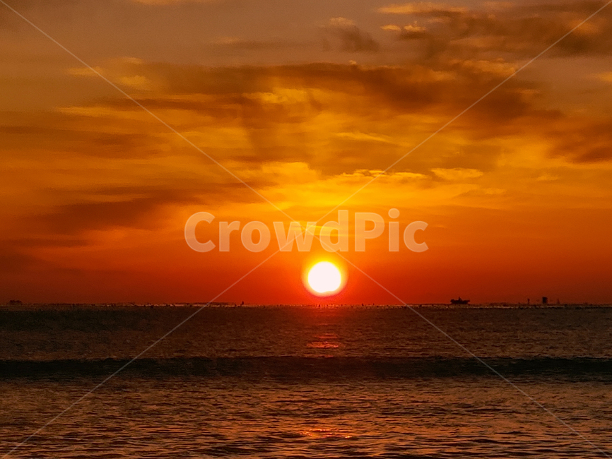 nature,자연,outdoors,옥외,일몰,sunset,sunlight,햇빛,dawn,새벽,redsky,붉은하늘,sky,황혼,dusk,바다,해변,해돋이,태양,어선,하늘,풍경