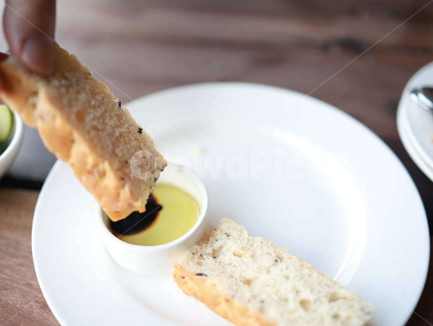 식전빵,피클,빵,bread,레스토랑,요리,발사믹,음식,meal,food,음식,식재료,요리,food,cook,meal,dishes,food reserves,빵,bread