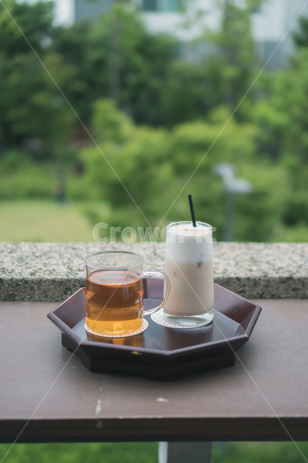 커피,라떼,휴식,여름,summer,coffee,latte,relax,cafe,아웃포커싱,나무,초록색,tree,green,healing,커피,카페,coffee,cafe