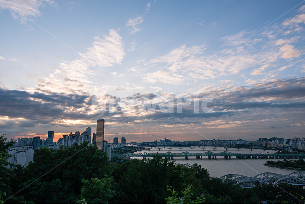 서울,야경,한강,다리,하늘,구름,아파트,한강철교,seoul,night,nightview,bridge,sky,cloud,도심,건물,강,철로,철교,여의도,밤,river,풍경,도시,도시,풍경,city,landscape,한국도시풍경,한국도시경관,korea cityscape,nature,자연,outdoors,옥외