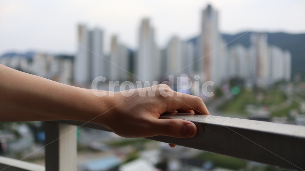 인생,人生,한숨,인생무상,손,팔,도시,아파트,대한민국