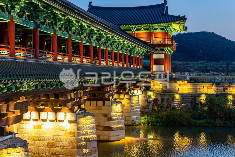 월정교,경주,신라,다리,왕궁,길,건축,문화,역사,랜드마크,한국전통,한국문화,풍경,한국관광지,한국명소,자연경관,관광명소,전통다리,문화유산