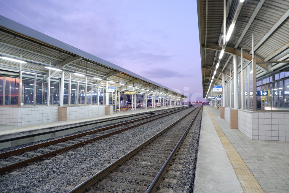 기차역,철도,하늘,저녁,trainstation,rail,sky,evening,교통,교통수단,traffic,transportation
