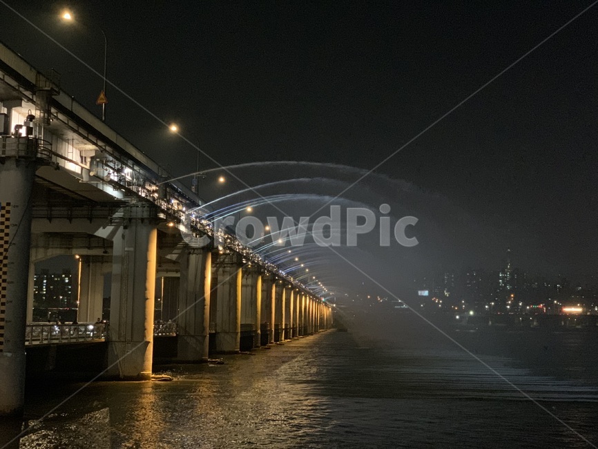 무지개분수,한강,hanriver,풍경,야경,불빛,잠수교,landscape,nightview,야경,밤,풍경,nightscape,night,landscape,도시,city,한국도시풍경,한국도시경관,korea cityscape