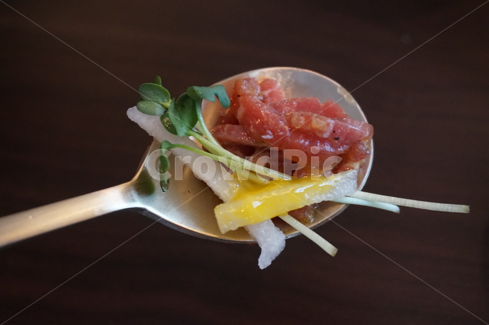 육회,육사시미,육류,생고기,숟가락,한입만,새싹,배,노른자,안주,술안주,소주,회식,요리,음식,고기,육회사시미,육고기,날것,음식,식재료,요리,food,cook,meal,dishes,food reserves,육류,고기,meat