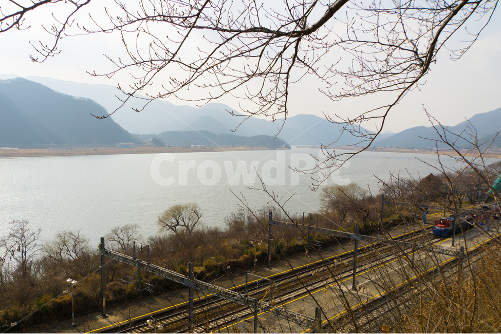 여행,기차역,풍경,강물,낙동강,나무,역사,기차,양산,원동역,자연,풍경,nature,landscape,여행,휴가,traveling,vacation,trip,교통,교통수단,traffic,transportation,train track,기찻길,rail,레일,railway,철도
