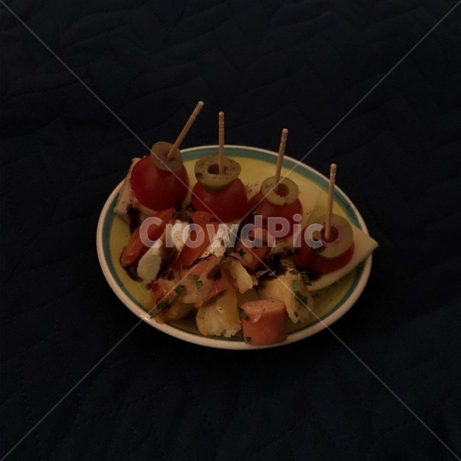 카나페,토마토,핑거푸드,치즈,안주,음식,요리,소세지,빵,비스킷