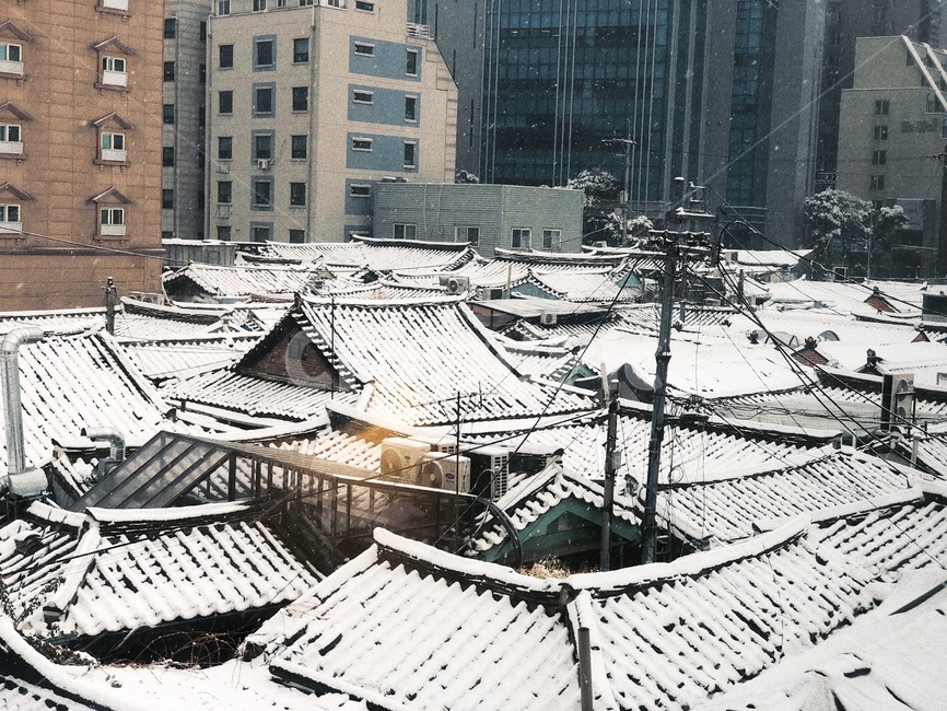 한옥,눈,겨울,지붕,눈쌓인집,겨울,계절,winter,season,도시,풍경,city,landscape,한국도시풍경,한국도시경관,korea cityscape,한국전통,한국문화,korean traditional,korean culture,roof