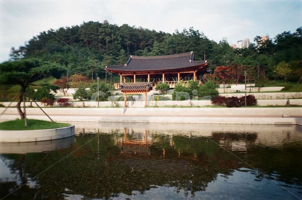 전통,공원,traditional,한옥,필카,필름카메라,한국전통,한국문화,korean traditional,korean culture,건축물,건물외관,exterior,building,structure,architecture,construction
