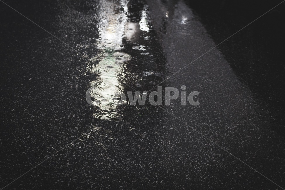 비,빗물,바닥,밤,갬성,아스팔트,검정색,거울,빛,물방울,비,비오는날,rain,rainy,흑백,모노톤,monochrome,black and white
