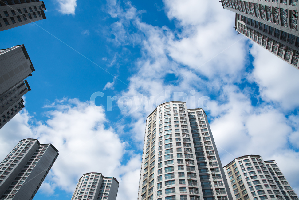 Sky,atmosphere,housing,bright,clouds,air,subscription,scenery,house,ozone,summer,building,cloud,beautiful,Seoul,complex,weather,season,Korea,meteorology,copyspace,real estate,clear,without people,clean,afternoon,firmament,environment,sale,residential,blue