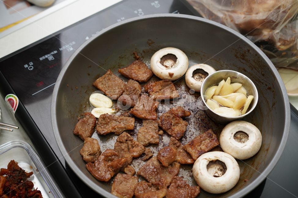 갈비,돼지갈비,육류,육식,구이,안주,먹거리,식사,음식,food,마늘,버섯,음식,식재료,요리,food,cook,meal,dishes,food reserves