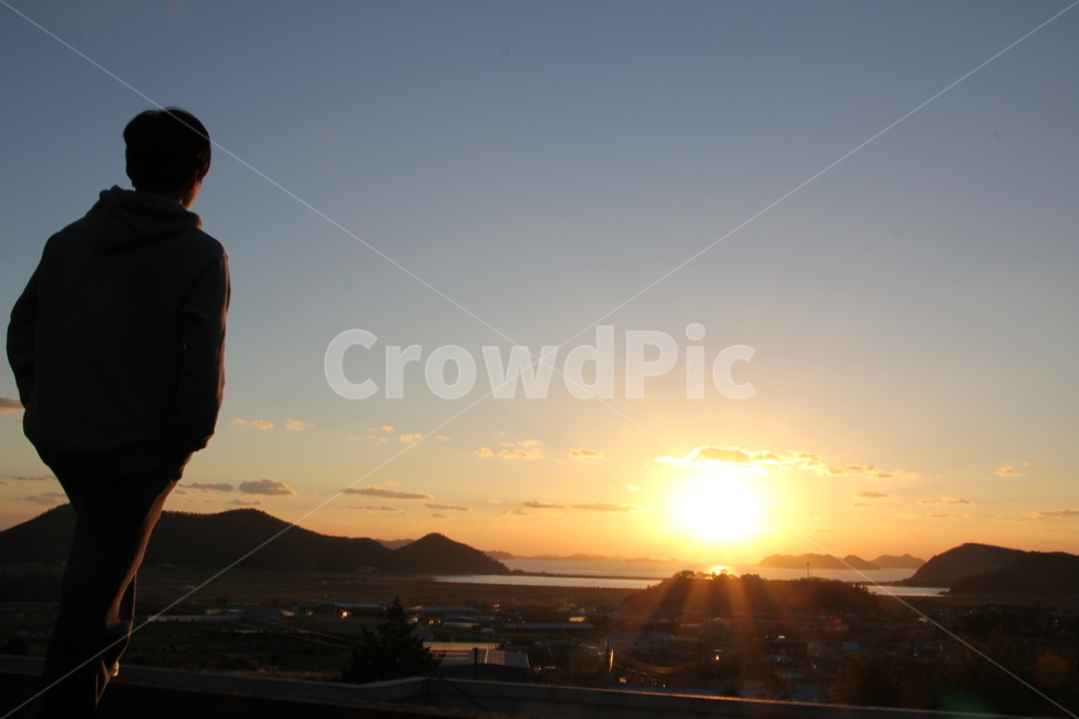 일몰,사람,해,sun,sunset,산,바다,하늘,구름,자연,풍경,nature,landscape,사람,인물,인간,human,person,인물실루엣,사람실루엣,character silhouette,human silhouette,여행,휴가,traveling,vacation,trip,light,빛,flare,플레어