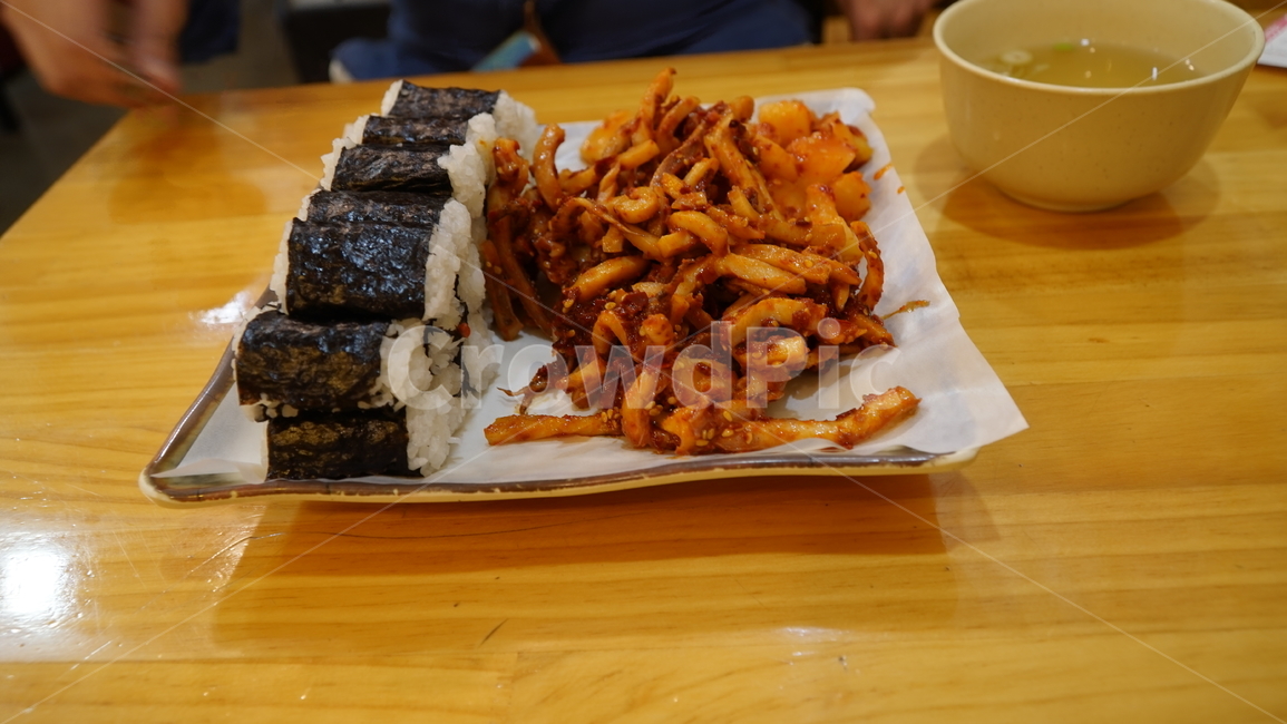 한국음식,충무김밥,명동,한국,서울,음식,오징어,김밥,고추가루,레드푸드,접시,음식,식재료,요리,food,cook,meal,dishes,food reserves