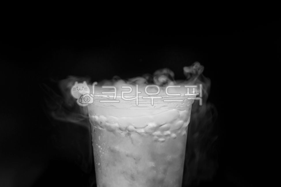 dry ice,cold,white smoke,cooling,cooling,cloud,gloomy,experiment,icicle,carbon dioxide,gas,solid,moisture,fog,water vapor,sublimation,frozen food,moist,moisture,cloudy,science,lump,lumpy,dryice