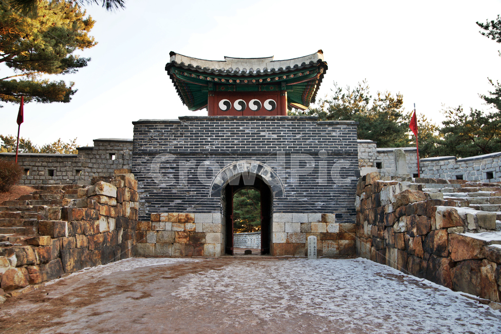 서남암문,암문,포사,수원화성,화성,수원,유네스코세계문화유산,비상문,홍예,성벽,겨울,계절,winter,season,한국전통,한국문화,korean traditional,korean culture,건축물,건물외관,exterior,building,structure,architecture,construction