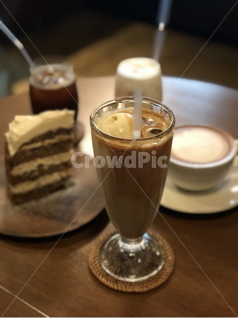 아이스커피,당근케이크,카페,커피숍,cup,컵,coffeecup,커피컵,latte,라떼,drink,beverage,마실것,커피,카페,coffee,cafe
